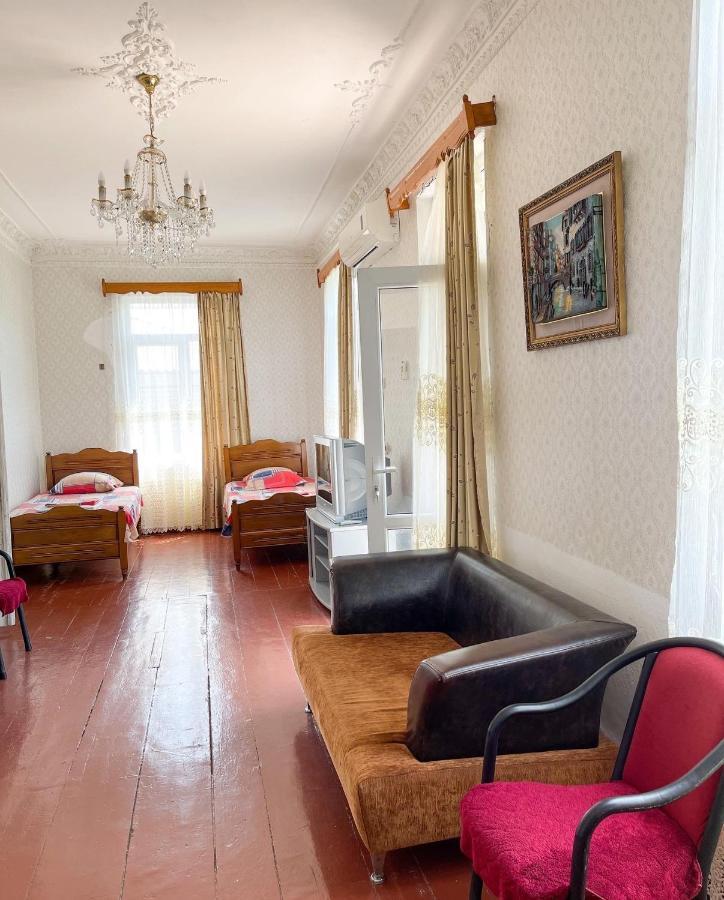 Guesthouse On Agmashenebeli 328 كوبوليتي المظهر الخارجي الصورة