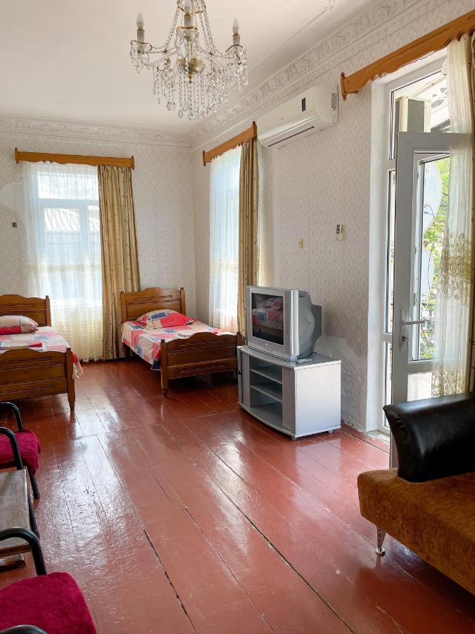 Guesthouse On Agmashenebeli 328 كوبوليتي المظهر الخارجي الصورة
