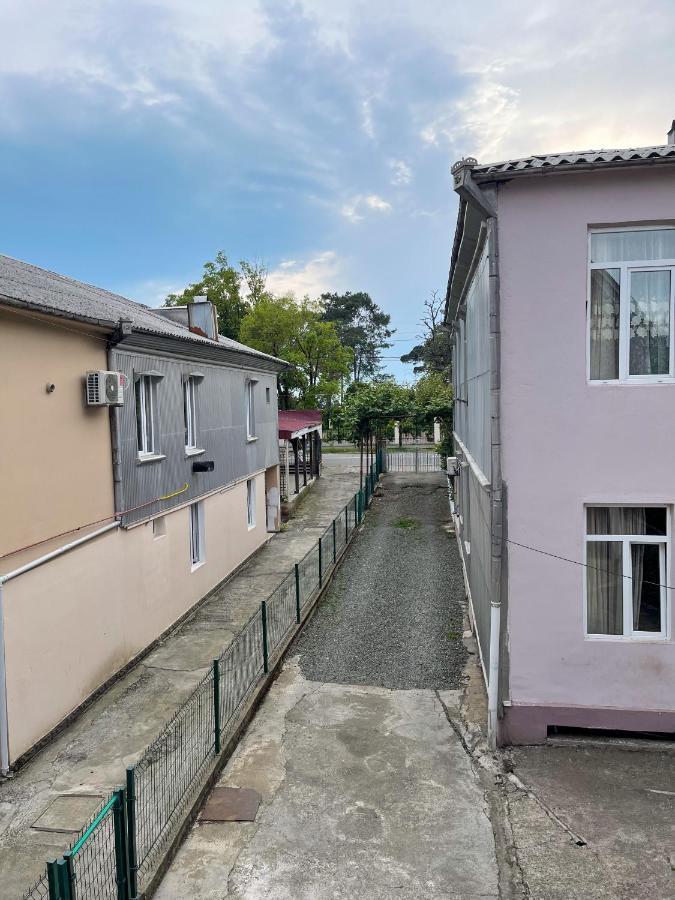 Guesthouse On Agmashenebeli 328 كوبوليتي المظهر الخارجي الصورة