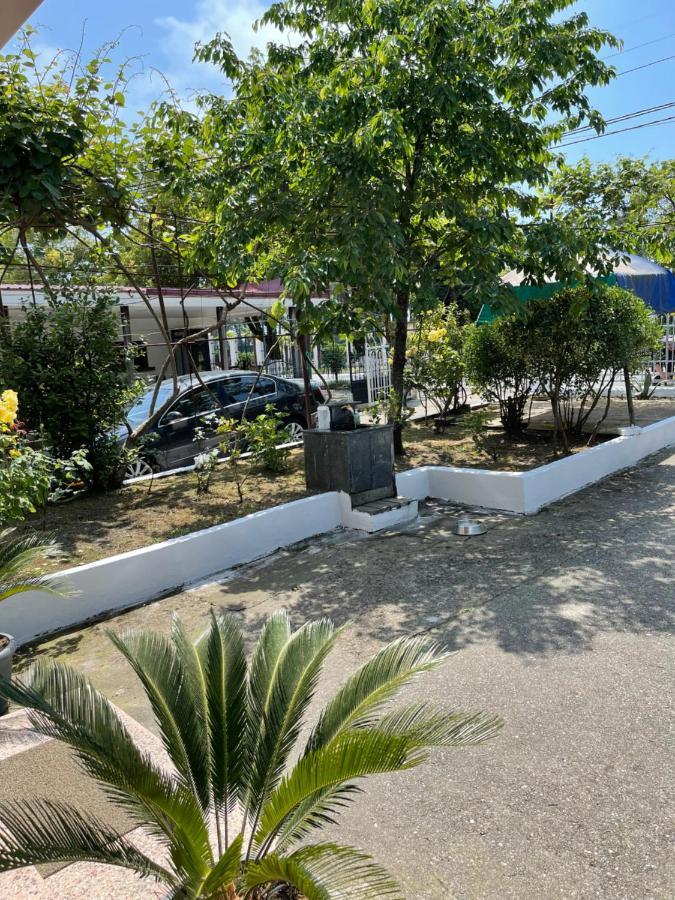 Guesthouse On Agmashenebeli 328 كوبوليتي المظهر الخارجي الصورة