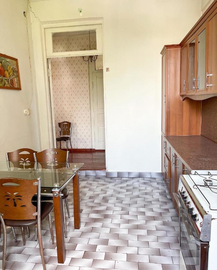 Guesthouse On Agmashenebeli 328 كوبوليتي المظهر الخارجي الصورة