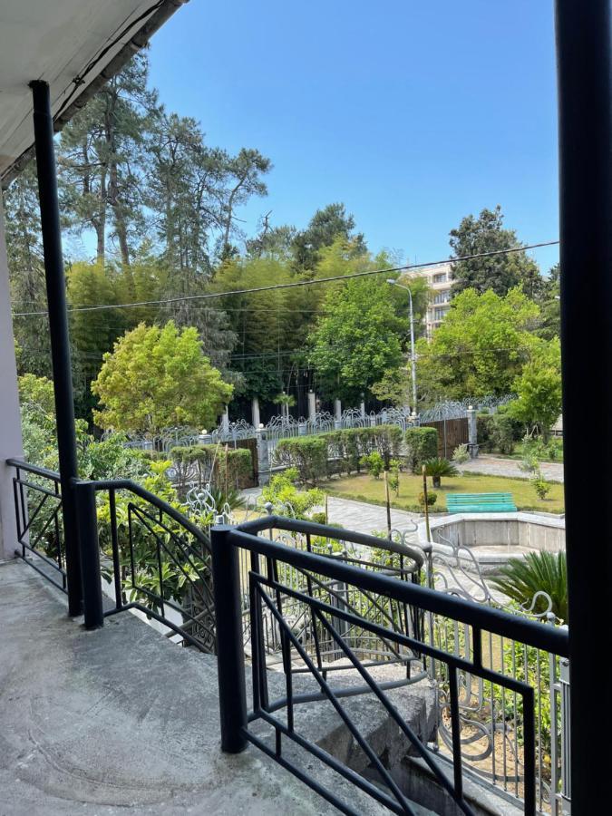 Guesthouse On Agmashenebeli 328 كوبوليتي المظهر الخارجي الصورة