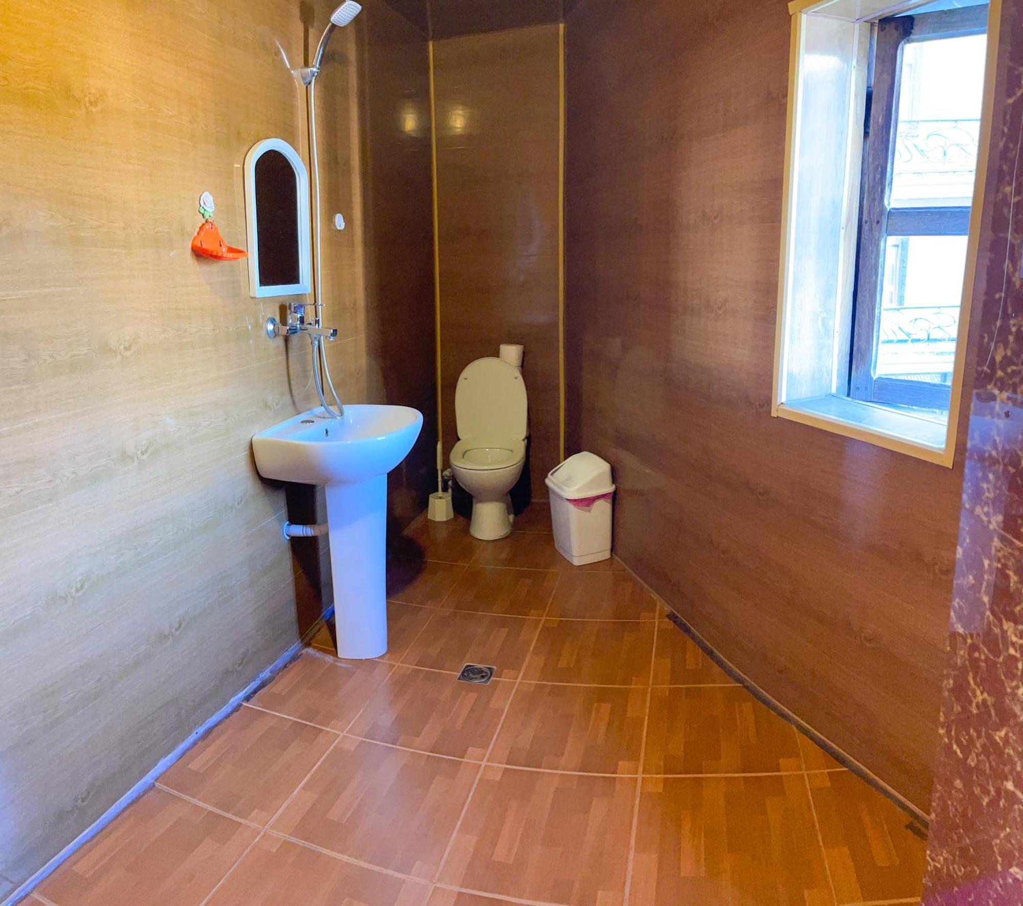 Guesthouse On Agmashenebeli 328 كوبوليتي المظهر الخارجي الصورة