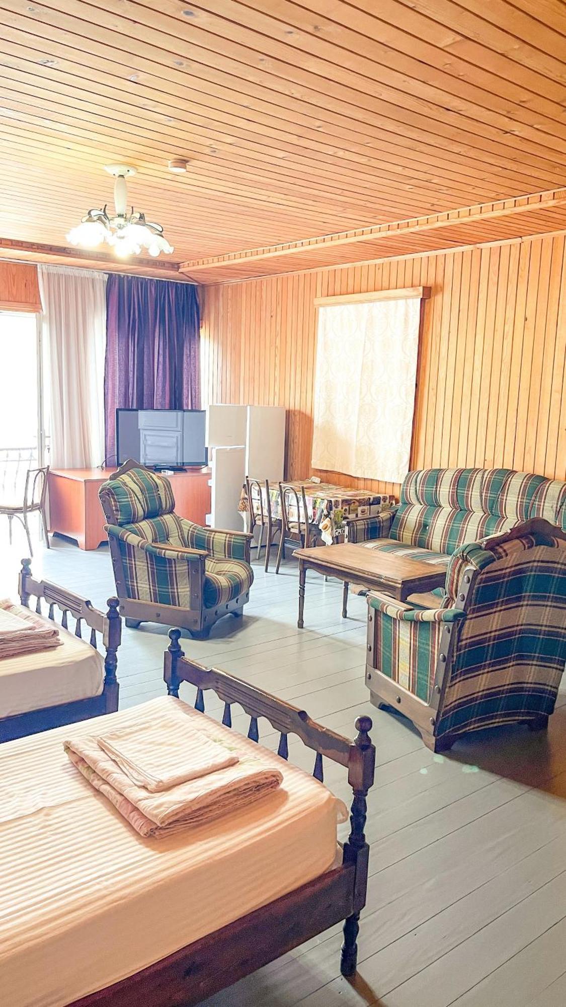Guesthouse On Agmashenebeli 328 كوبوليتي المظهر الخارجي الصورة